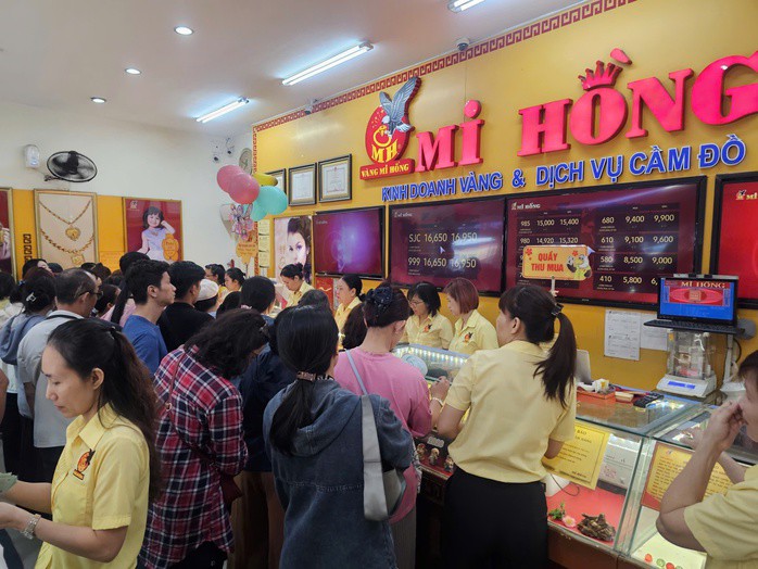 Giá vàng biến động rất mạnh những ngày qua