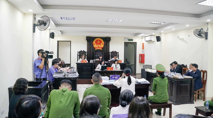 Toàn cảnh phiên toà