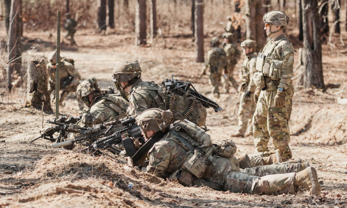 Thành viên Lữ đoàn Dù 82 Mỹ diễn tập tại căn cứ Bragg hồi tháng 2. Ảnh: US Army