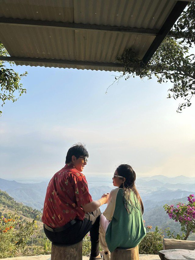 Nam ca sĩ dịu dàng ở đời thực bên con gái nhỏ.