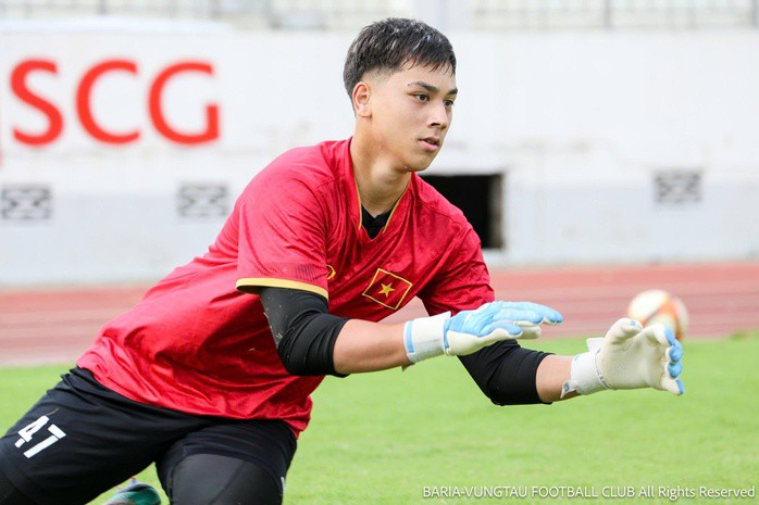 Thủ thành Việt kiều Aaron Tú Vinh Napierala vừa được triệu tập bổ sung lên U19 Việt Nam (Ảnh: CLB TP HCM)