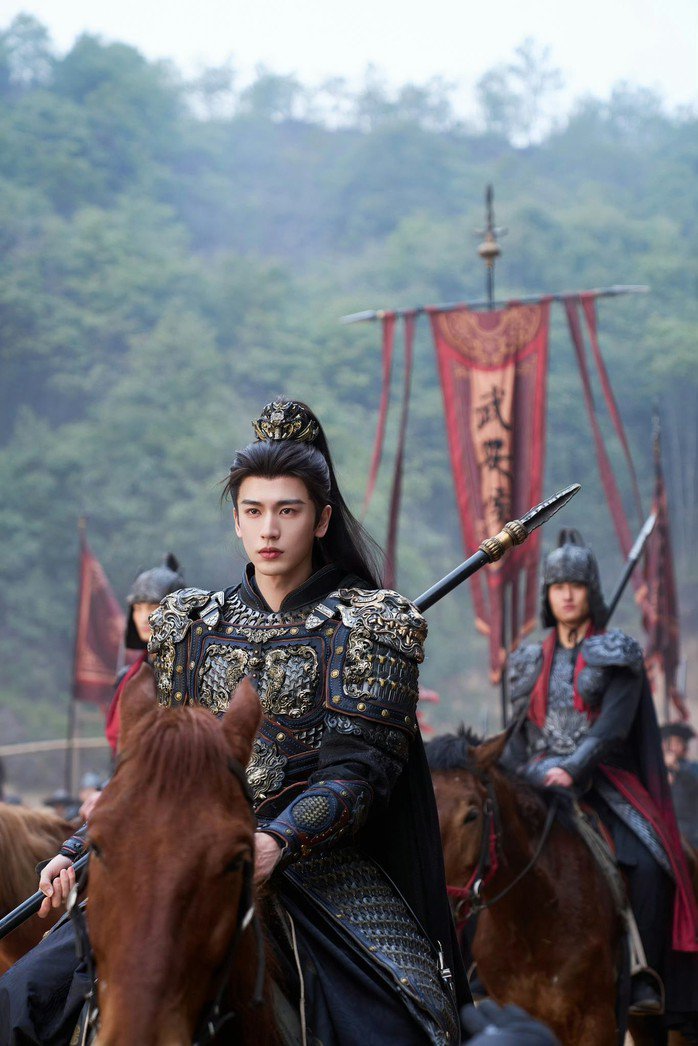 Trương Lăng Hách dẫn quân ra trận mà giáp trụ sạch sẽ