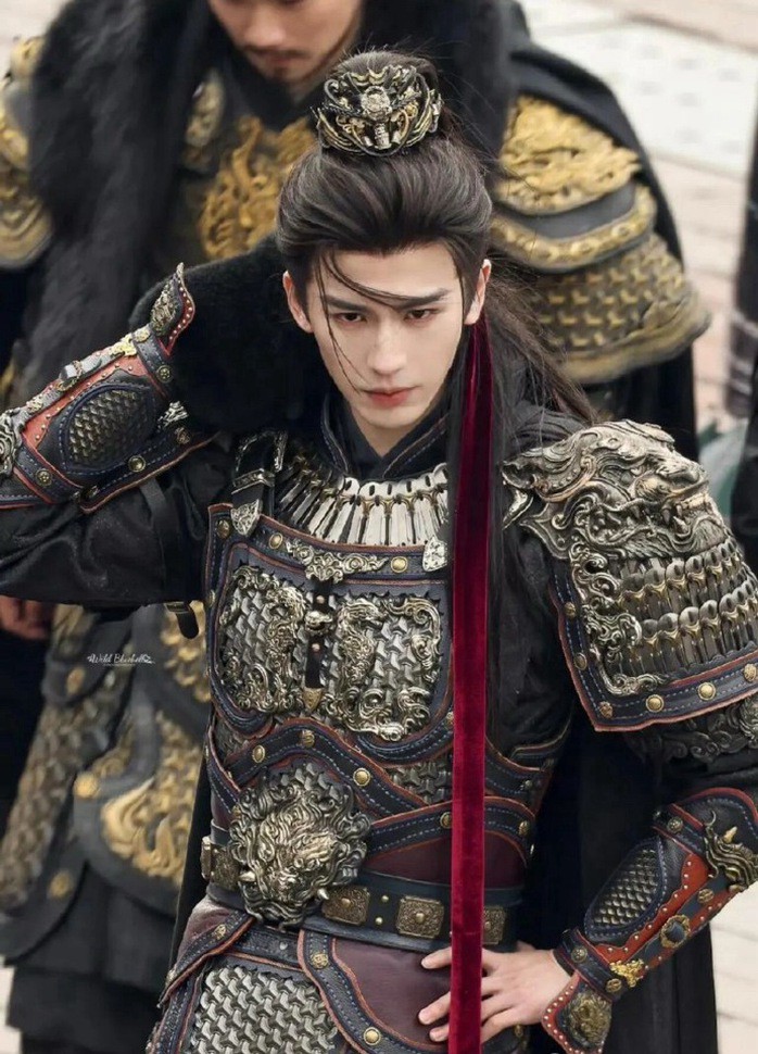 Tạo dáng chuẩn đi catwalk