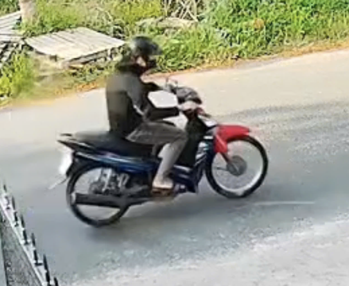 Hình ảnh Đô sau khi cướp giật dây trên trên đường chạy trốn