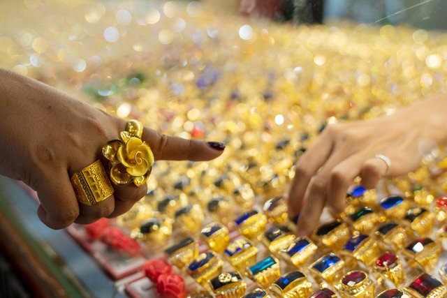 Giá vàng hôm nay, ngày 24/3, đảo chiều tăng rất mạnh giá vàng nhẫn và giá vàng miếng trong nước.