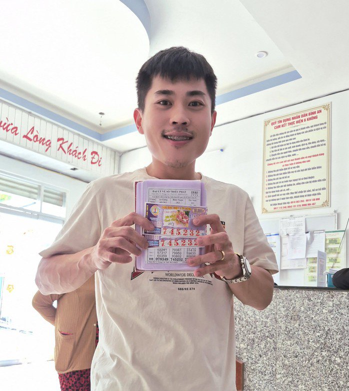 Tuần qua, đại lý vé số Triều Phát đã đổi thưởng 5 giải độc đắc. Ảnh: ĐLVS Triều Phát