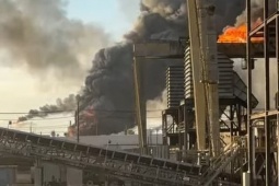Nổ lớn tại 1 nhà máy lọc dầu ở Mỹ, khói đen bao trùm