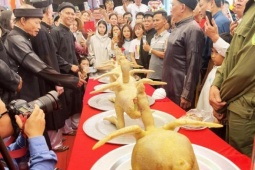 Tục lệ độc lạ ở Bắc Ninh: Người 50 tuổi phải trình làng bằng mâm xôi khủng và gà