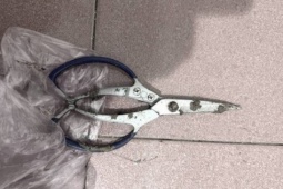 Dùng kéo đâm nhiều nhát vào ngực, bụng 'vợ hờ' vì bị đuổi ra khỏi nhà