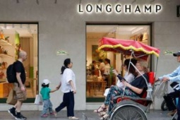 Con phố xa xỉ, có mức giá thuê lọt top đắt châu Á ở Hà Nội vẫn tấp nập khách thuê