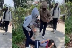 Mâu thuẫn cá nhân, nữ sinh THCS ở Đồng Nai bị 5 nữ sinh khác giật tóc, hành hung dã man