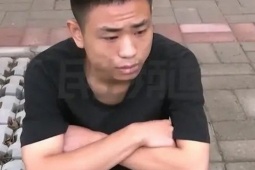 Chồng trốn trong cốp xe bắt quả tang ngoại tình, lại bị vợ bỏ rơi không thương tiếc