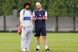 Cựu sao Ngoại hạng Anh đến Hà Nội, sẵn sàng so tài Xuân Son của ĐT Việt Nam