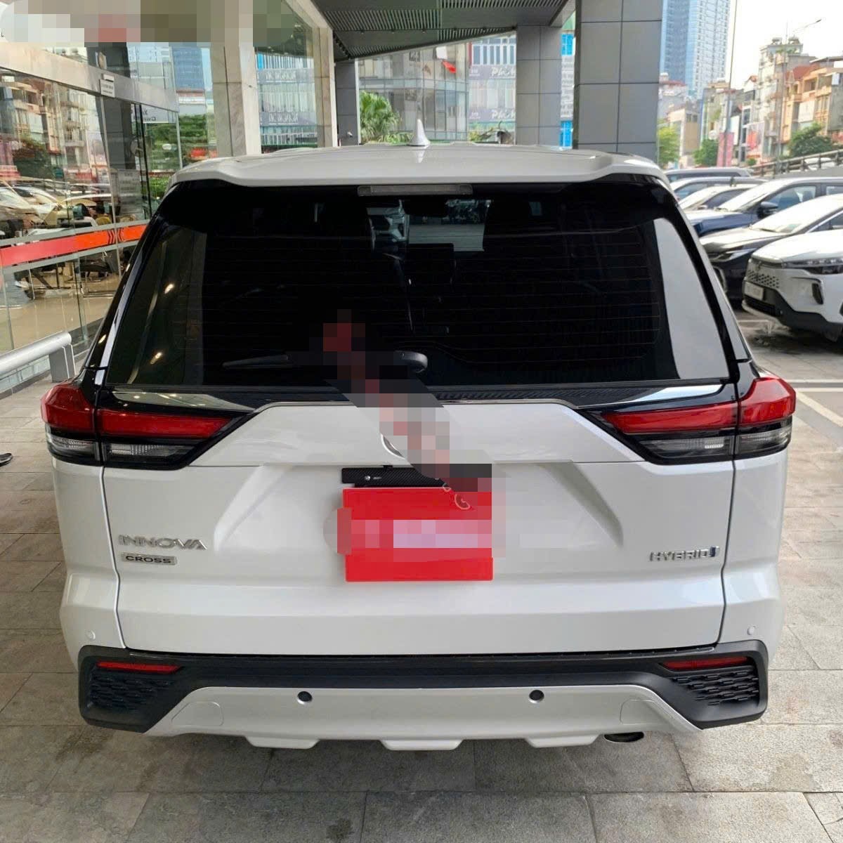 Ảnh thực tế một chiếc&nbsp;Toyota Innova Cross cũ được rao bán.