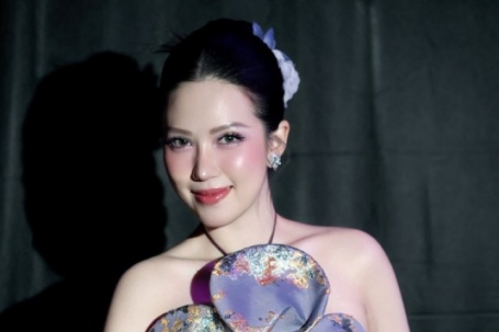 Gu mặc tôn body của 'Én bạc' Thu Hà