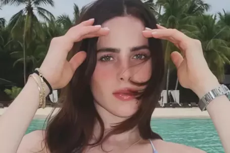 Đương kim Hoa hậu Hoàn vũ bị hai người tiền nhiệm chỉ trích