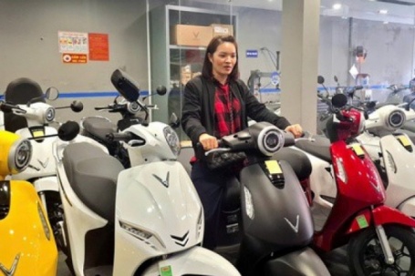 Thị trường xe điện ở Hà Nội nhộn nhịp, khách phải 'cọc', chờ nhiều tuần