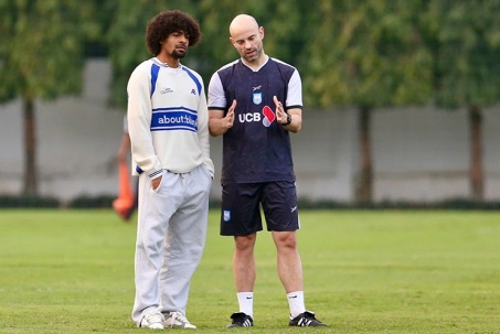 Cựu sao Ngoại hạng Anh đến Hà Nội, sẵn sàng so tài Xuân Son của ĐT Việt Nam