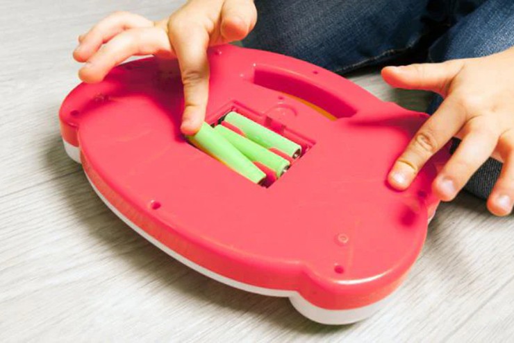 Những sai lầm khi dùng pin trong nhà có thể gây hại cho trẻ nhỏ - 3