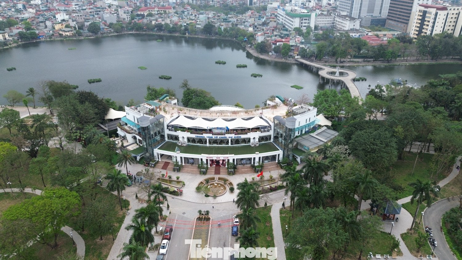 Hiện tại, Hà Nội đang quản lý 6 nhà hát nhưng các địa điểm hiện có đã đầu tư cách đây 20 năm, không đủ tiêu chuẩn kỹ thuật hoặc không gian quá chật hẹp, không đáp ứng được yêu cầu của công nghiệp hóa nghệ thuật biểu diễn.