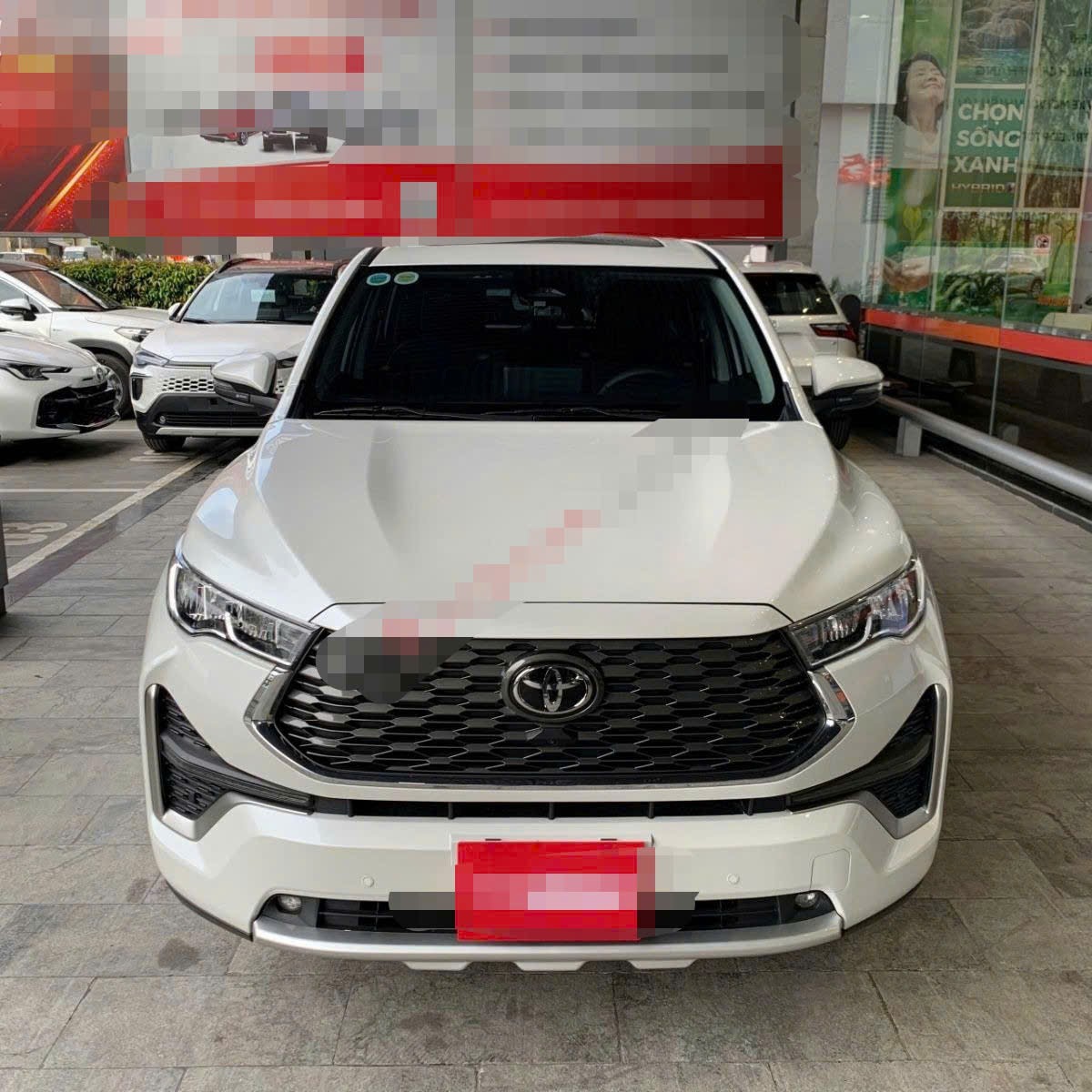 Ảnh thực tế một chiếc&nbsp;Toyota Innova Cross cũ được rao bán.