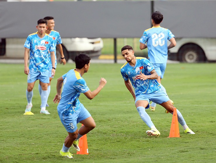 Xuân Son trở lại tập luyện, ĐT Việt Nam có đủ "binh hùng" đấu Bangladesh & Malaysia - 6