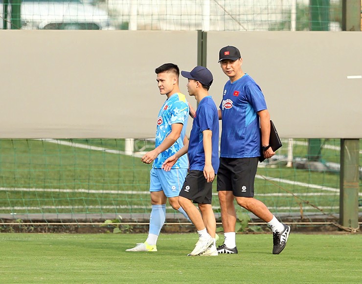 Xuân Son trở lại tập luyện, ĐT Việt Nam có đủ "binh hùng" đấu Bangladesh & Malaysia - 9