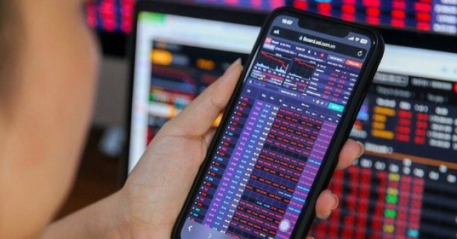 Chứng khoán liên tục giảm mạnh, nhà đầu tư có nên bắt đáy cổ phiếu?