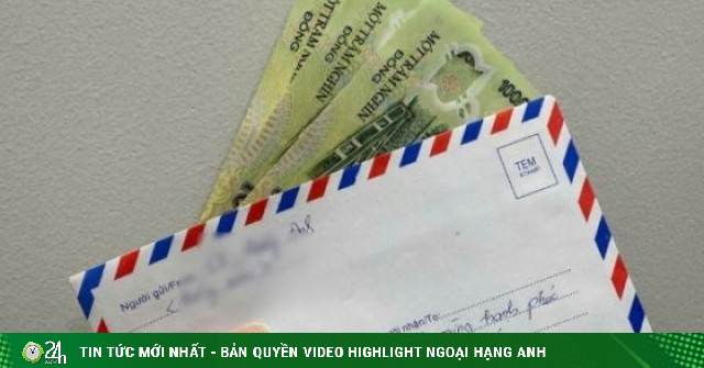 Lấy chồng cùng công ty, bóc phong bì mừng cưới của đồng nghiệp, tôi sững người