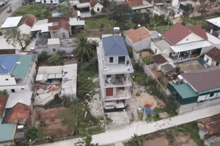 Bất ngờ về người đàn ông mù rong ruổi bán tăm, xây căn nhà 5 tỷ đồng