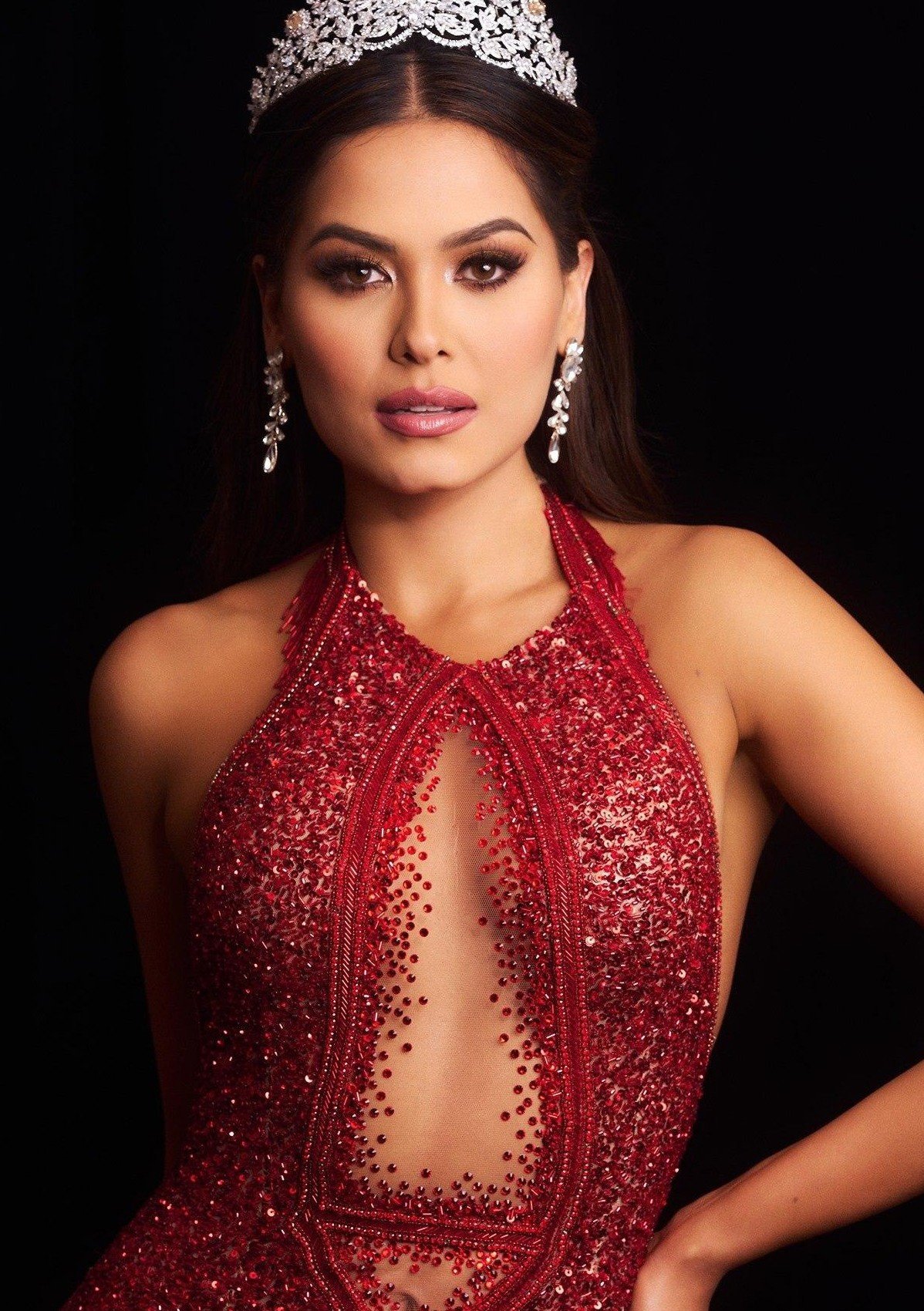 Hoa hậu Hoàn vũ 1991 Lupita Jones và Hoa hậu Hoàn vũ 2020 Andrea Meza chỉ trích Fatima Bosch.