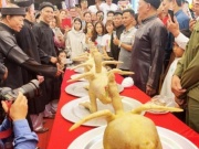 Tục lệ độc lạ ở Bắc Ninh: Người 50 tuổi phải trình làng bằng mâm xôi khủng và gà