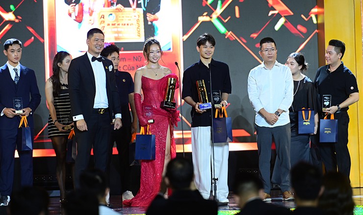 Lê Xuân Đức và Phương Anh nhận giải "Đôi nam - nữ VĐV xuất sắc nhất năm"