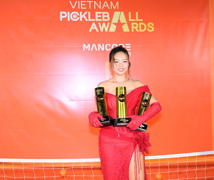 Sophia Phương Anh lập hat-trick giải thưởng