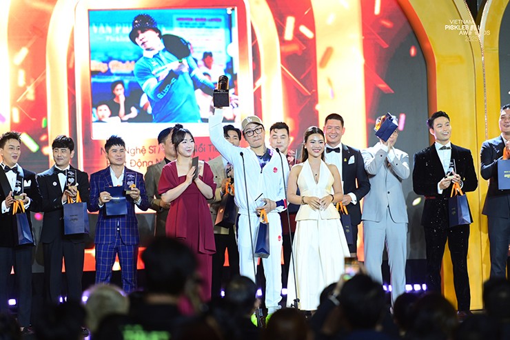 Ca sĩ Tuấn Hưng nhận giải "Nam nghệ sĩ hoạt động pickleball nổi bật của năm"