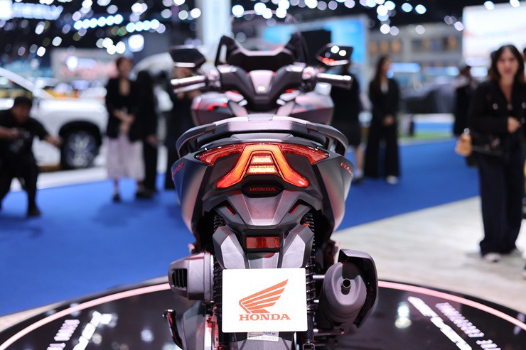 Xe ga Honda mới khiến "vua tay ga" SH350 cũng cần kiêng nể - 5