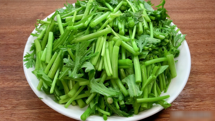 Loại rau "món ăn của Hoàng đế" tươi hơn hẹ, thơm hơn cần tây, xào đơn giản ăn ngon hơn cả thịt - 3