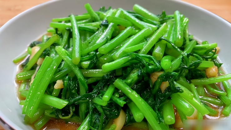 Loại rau "món ăn của Hoàng đế" tươi hơn hẹ, thơm hơn cần tây, xào đơn giản ăn ngon hơn cả thịt - 6