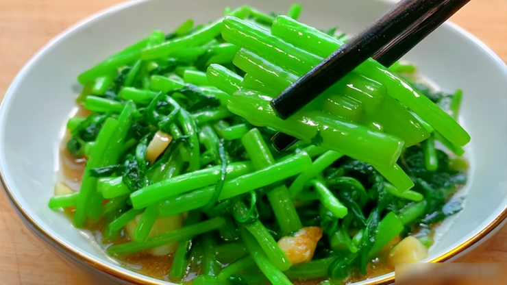 Loại rau "món ăn của Hoàng đế" tươi hơn hẹ, thơm hơn cần tây, xào đơn giản ăn ngon hơn cả thịt - 7