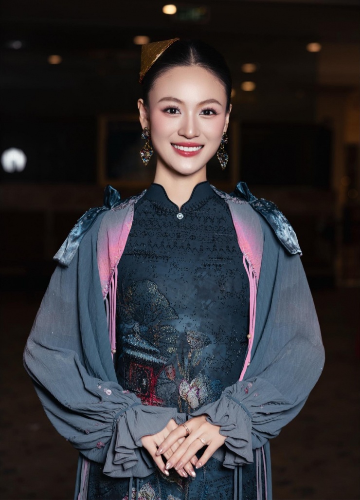 Người đẹp nhận được sự ủng hộ của gia đình, bạn bè trong lần đầu thử sức ở sân chơi nhan sắc lớn. Phương Linh đi thi với mục tiêu học hỏi kinh nghiệm, lan tỏa giá trị nhân ái.