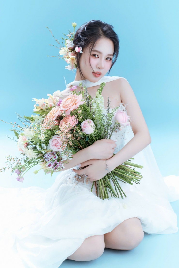 Nhan sắc trong veo của á hậu Hà Trang - 2