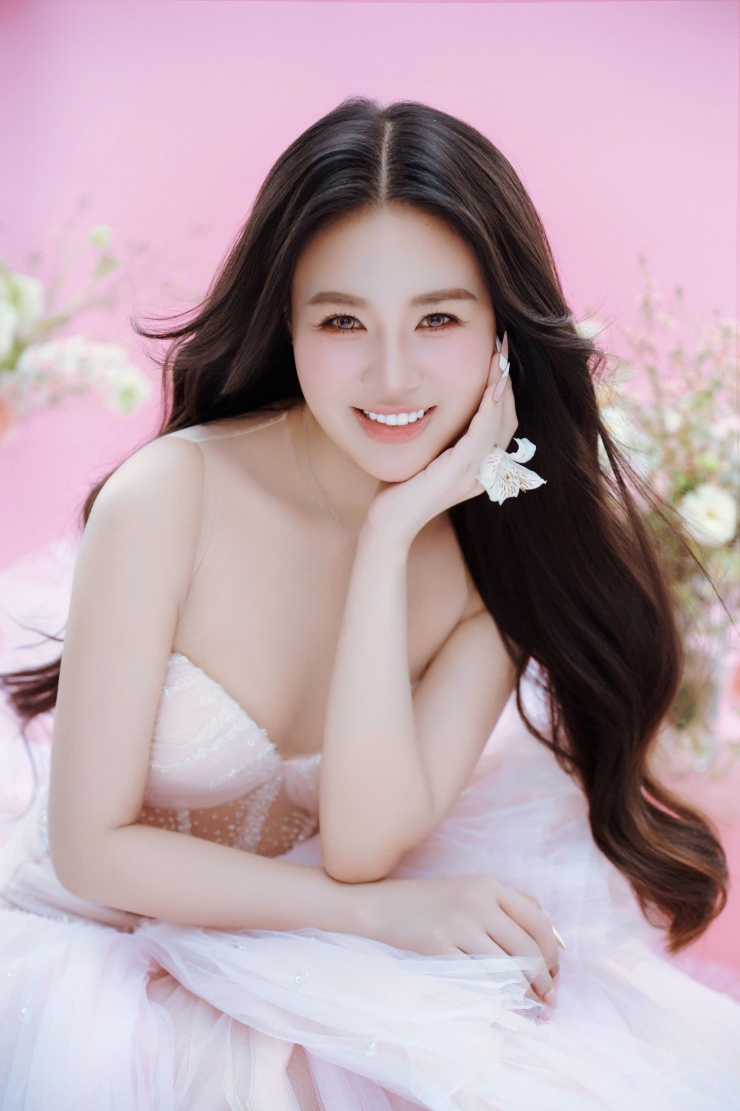 Nhan sắc trong veo của á hậu Hà Trang - 1