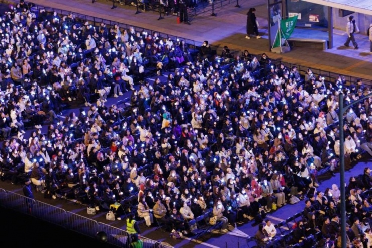 Số người đến xem BTS biểu diễn ít hơn nhiều so với ước tính.