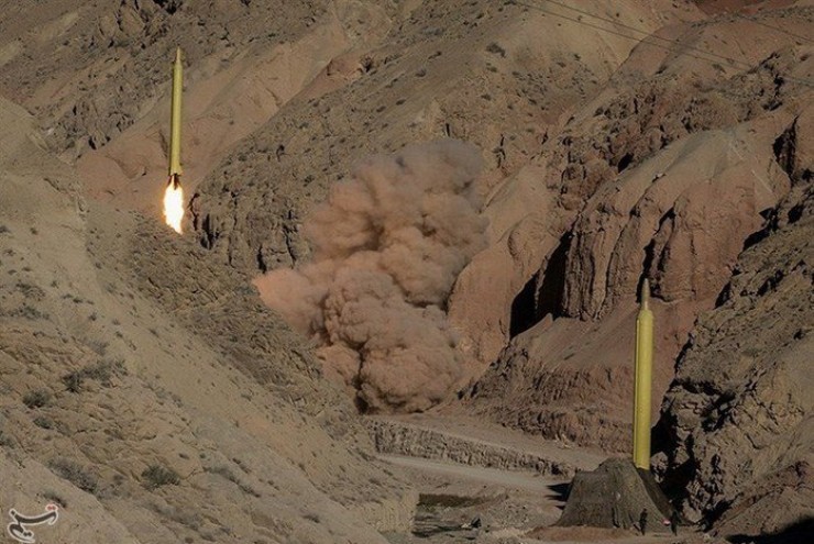 Iran phóng loạt tên lửa  " siêu khủng " , đe dọa đưa quân chủ lực tham chiến