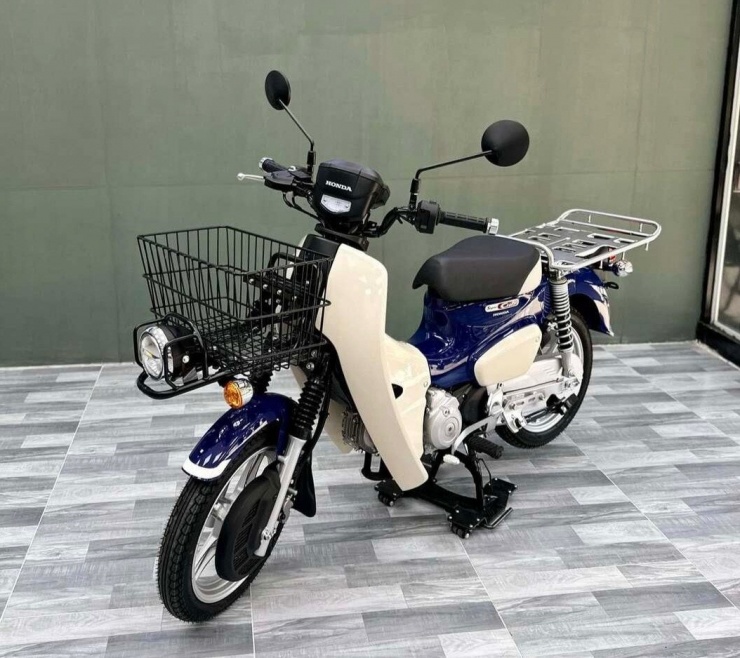 Xe 'thồ' Honda Cub 110 thiết kế lạ, giá 165 triệu đắt ngang xe tay ga cao cấp - 1