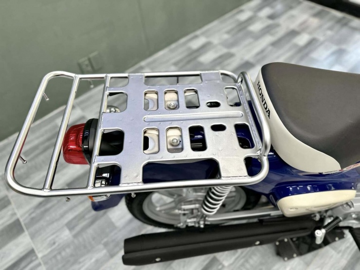 Xe 'thồ' Honda Cub 110 thiết kế lạ, giá 165 triệu đắt ngang xe tay ga cao cấp - 8