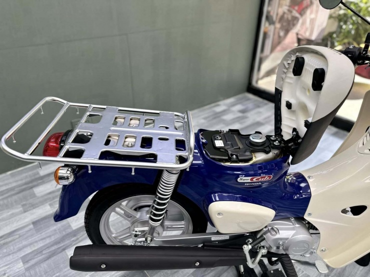 Xe 'thồ' Honda Cub 110 thiết kế lạ, giá 165 triệu đắt ngang xe tay ga cao cấp - 7