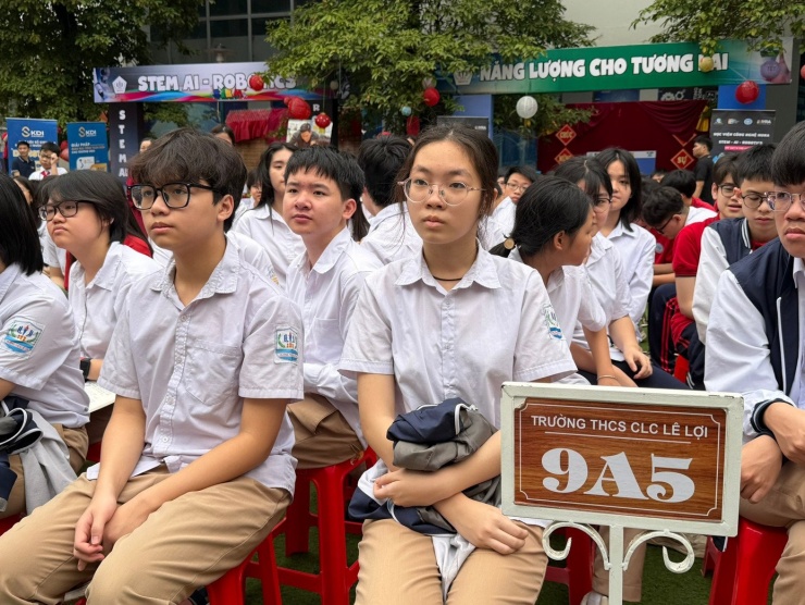 Học sinh lớp 9 tại Hà Nội.