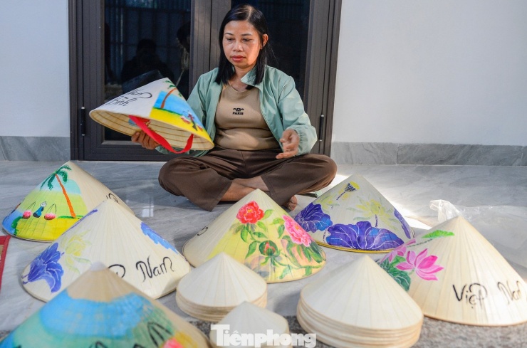 Với giá bán sản phẩm phổ biến từ 30.000 - 60.000 đồng/chiếc, riêng loại nón hai lớp có thể đạt 80.000 đồng, nghề làm nón giúp người dân nơi đây có thêm thu nhập, giải quyết được công ăn việc làm. Mỗi năm, hàng triệu sản phẩm nón lá của làng nghề được tiêu thụ rộng rãi tại nhiều tỉnh. Các sản phẩm cũng được đẩy mạnh đa dạng hóa mẫu mã, phát triển sản phẩm lưu niệm, góp phần nâng cao giá trị du lịch và quảng bá hình ảnh địa phương.