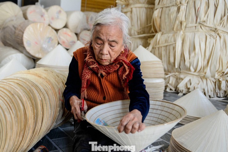 Tận thấy chiếc nón lá Việt lọt top 100 thương hiệu nổi tiếng